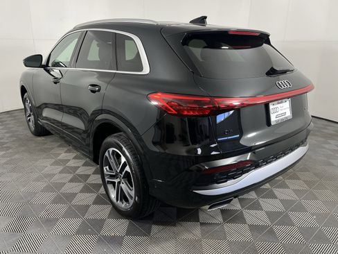 Used 2025 Audi Q5 Premium w/ Convenience Package image 6