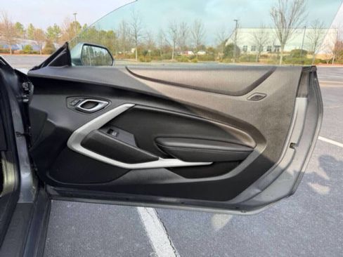 Used 2020 Chevrolet Camaro LT image 17