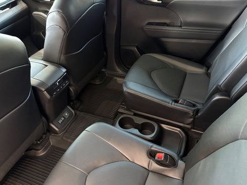 New 2026 Toyota Highlander Limited AWD/4WD image 12