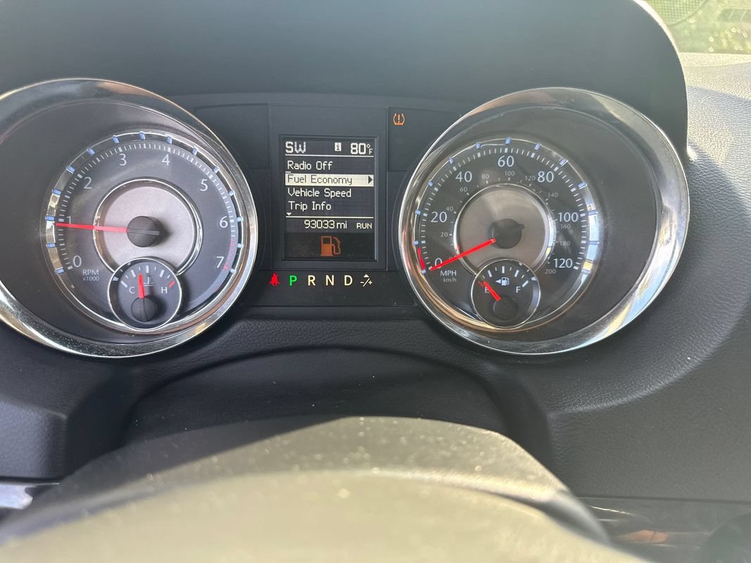 Used 2014 Chrysler Town & Country Touring FWD image 20