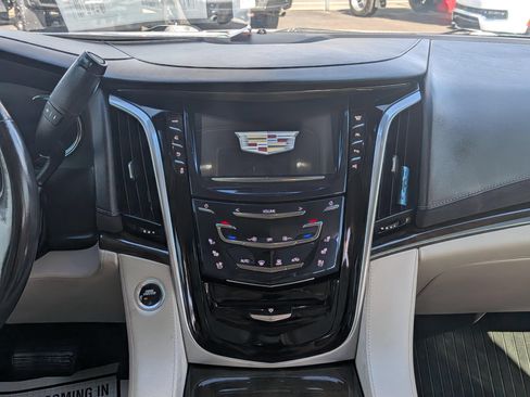 Used 2020 Cadillac Escalade Premium Luxury AWD/4WD image 11