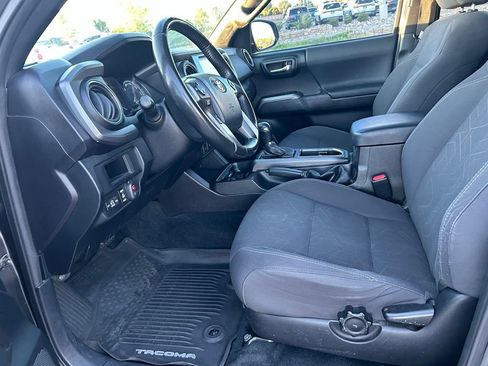 Used 2016 Toyota Tacoma TRD Off-Road w/ Premium & Technology Package AWD/4WD image 25