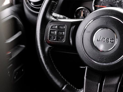 Used 2017 Jeep Wrangler Unlimited Rubicon image 13