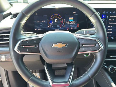 Used 2025 Chevrolet Traverse LT FWD image 20