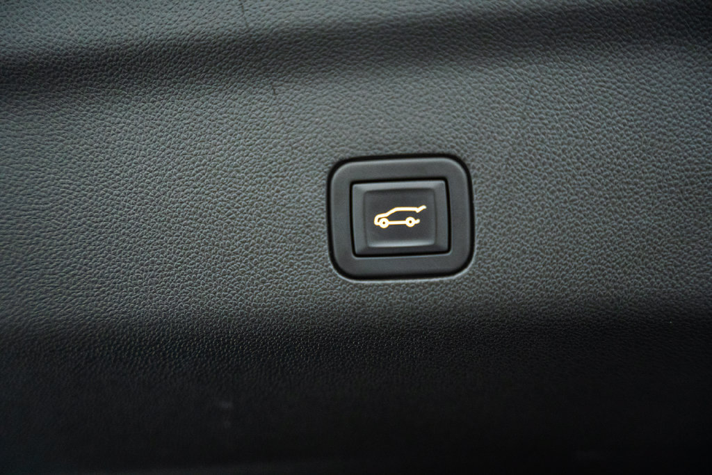 Used 2021 Chevrolet Tahoe Z71 AWD/4WD image 12