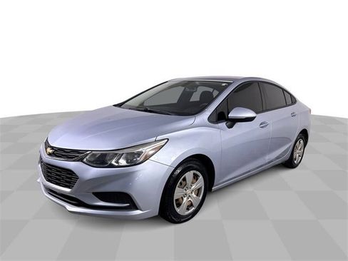 Used 2018 Chevrolet Cruze LS image 4