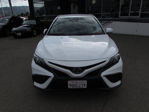 Used 2023 Toyota Camry SE FWD image 2