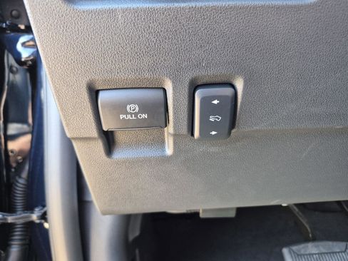 New 2025 Ford F250 Lariat w/ Black Appearance Package image 28