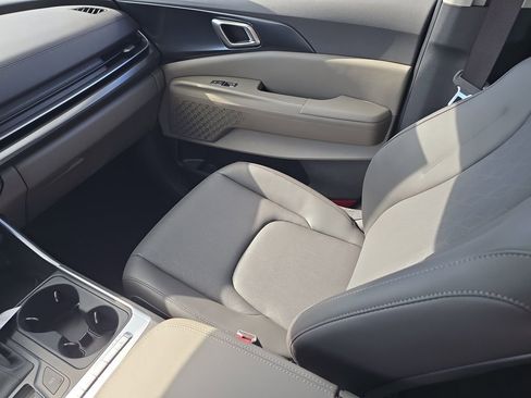 New 2026 Kia Carnival FWD image 15