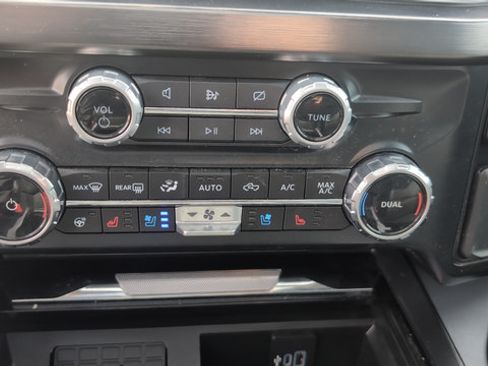Used 2024 Ford F250 Lariat w/ Sport Appearance Package AWD/4WD image 23
