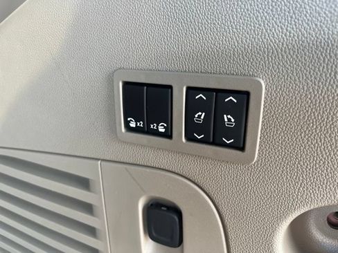 Used 2018 Chevrolet Tahoe Premier RWD image 8