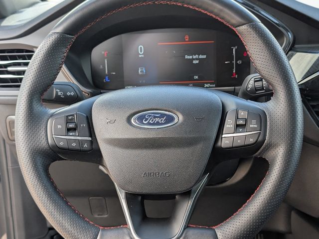 Used 2025 Ford Escape ST-Line Select AWD/4WD image 12