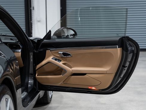 Used 2018 Porsche 911 Carrera RWD image 31