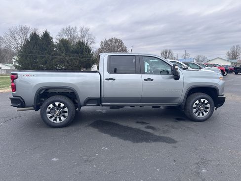 Used 2024 Chevrolet Silverado 2500 Custom w/ Custom Value Package image 6