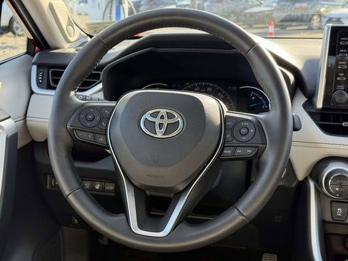 Used 2020 Toyota RAV4 Limited image 9