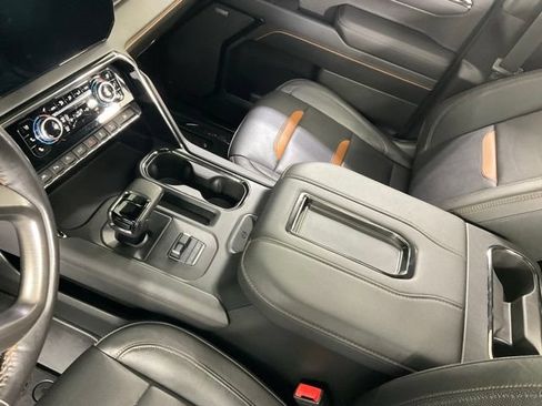 Used 2022 GMC Sierra 1500 AT4 w/ AT4 Premium Package AWD/4WD image 23