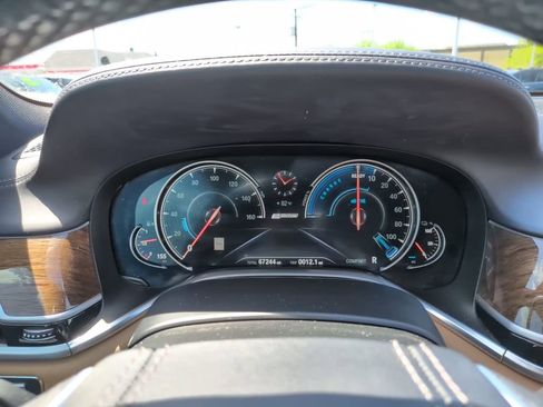 Used 2018 BMW 740e xDrive AWD/4WD image 29