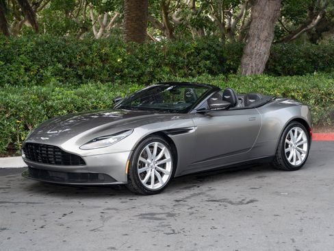 Used 2019 Aston Martin DB11 Volante image 3