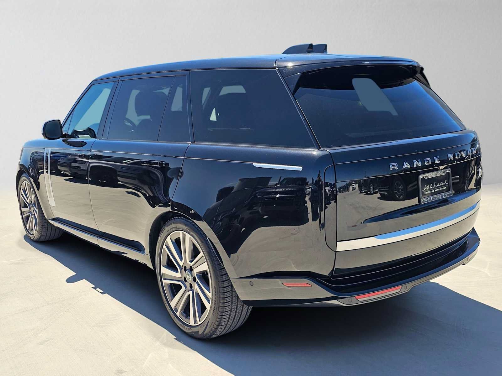 New 2025 Land Rover Range Rover SV AWD/4WD image 3