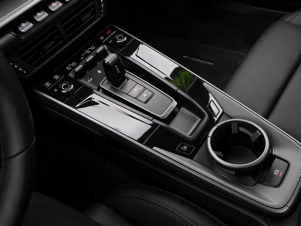 Certified 2025 Porsche 911 Carrera RWD image 20