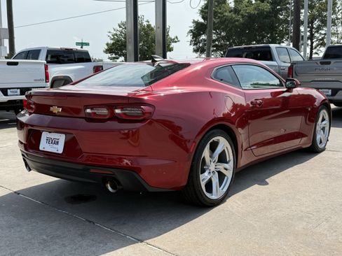 Used 2022 Chevrolet Camaro LT RWD image 5