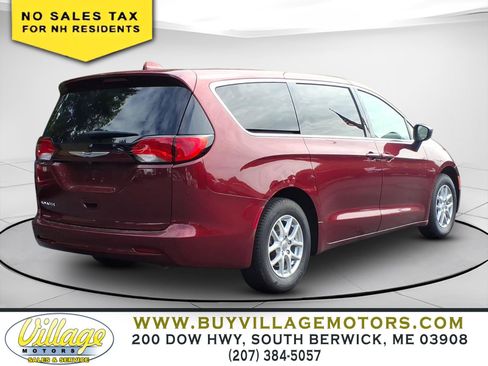 Used 2020 Chrysler Voyager LX w/ Cold Weather Group FWD image 4