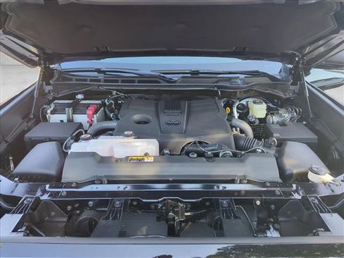Certified 2025 Toyota Tundra SR5 w/ SR5 Convenience Package AWD/4WD image 17