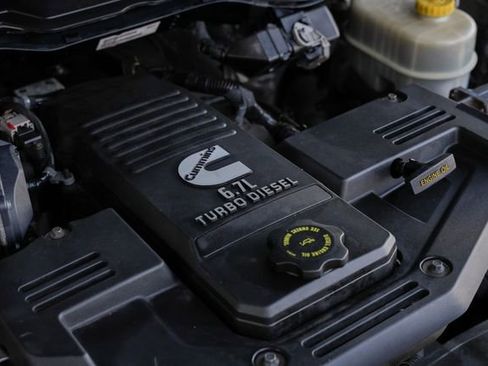 Used 2015 RAM 3500 Laramie image 32