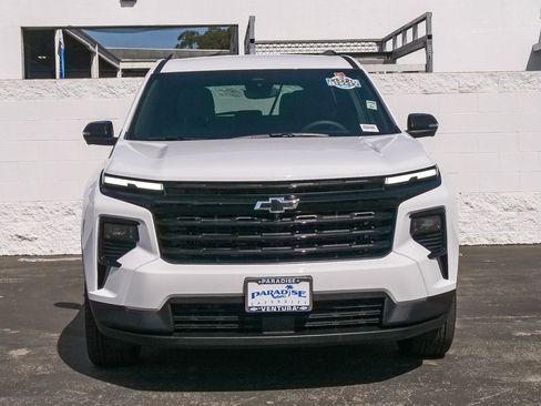 Used 2026 Chevrolet Traverse LT w/ Midnight/Sport Edition FWD image 2