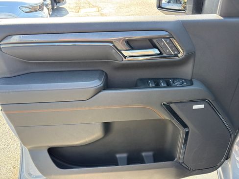 Used 2025 GMC Sierra 2500 AT4 w/ AT4 Premium Plus Package AWD/4WD image 11