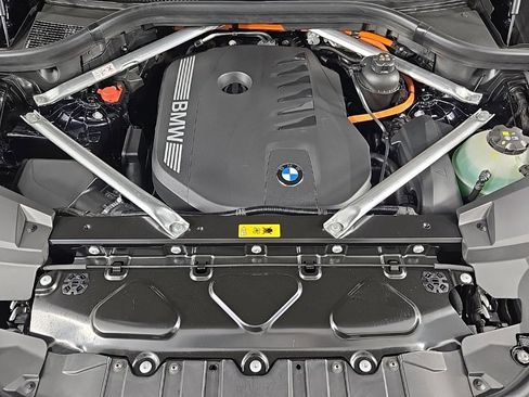 New 2026 BMW X5 xDrive50e w/ M Sport Package AWD/4WD image 8