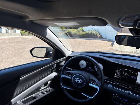 Used 2025 Hyundai Elantra SEL FWD image 35