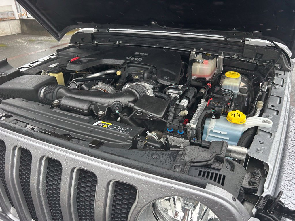 Used 2018 Jeep Wrangler Unlimited Sahara w/ Cold Weather Group AWD/4WD image 25