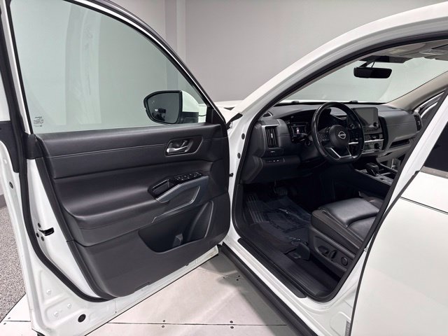 Used 2024 Nissan Pathfinder SL AWD/4WD image 11