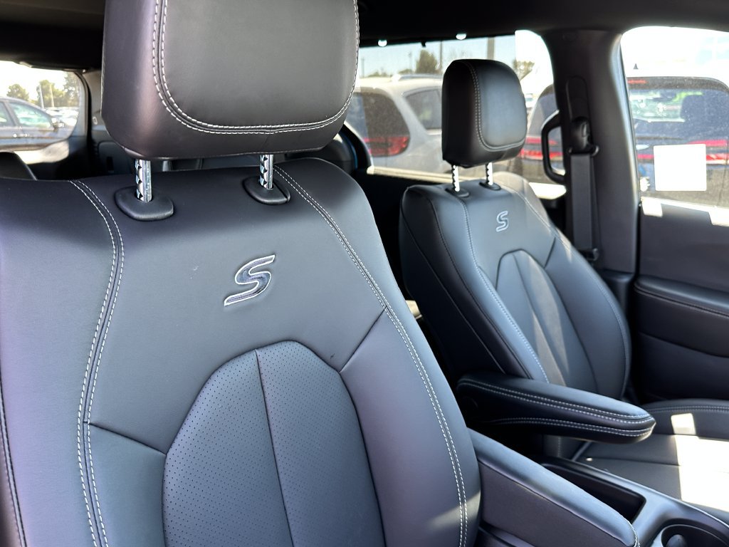 New 2026 Chrysler Pacifica Select w/ S Appearance Package FWD image 15