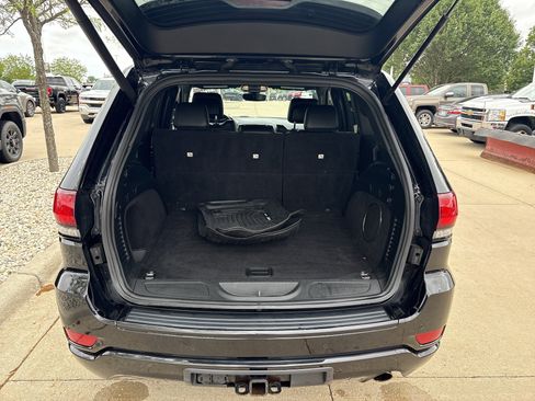 Used 2017 Jeep Grand Cherokee Altitude AWD/4WD image 14
