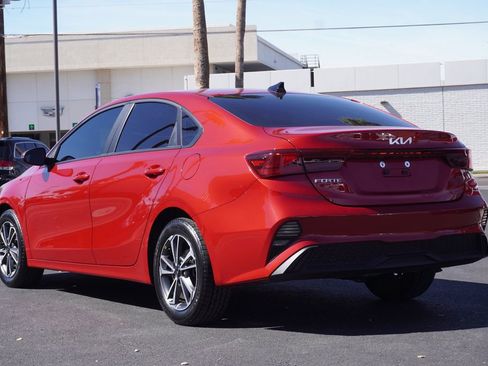 Used 2022 Kia Forte LXS w/ LXS Technology Package image 3