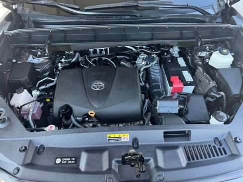 Used 2021 Toyota Highlander LE AWD/4WD image 23