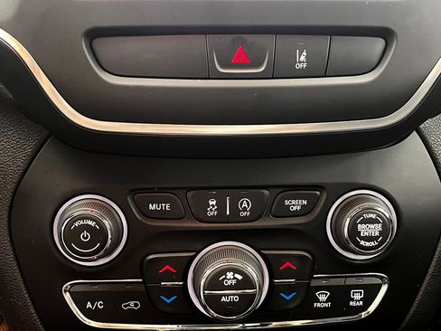 Used 2022 Jeep Cherokee Latitude Lux image 5