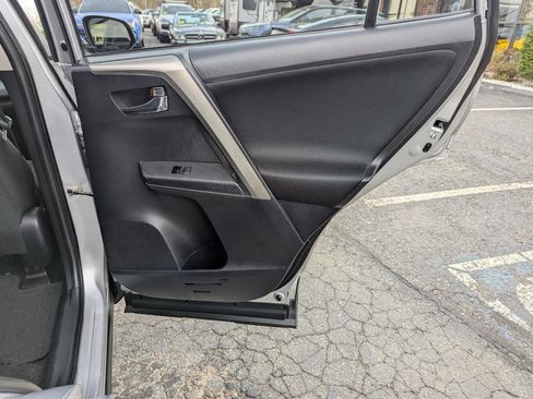 Used 2015 Toyota RAV4 XLE image 40