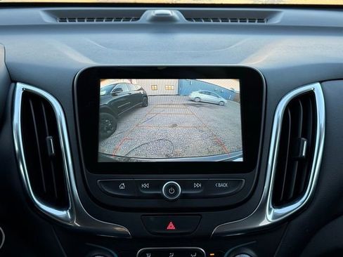 Used 2018 Chevrolet Equinox LT w/ Sun & Infotainment Package AWD/4WD image 4