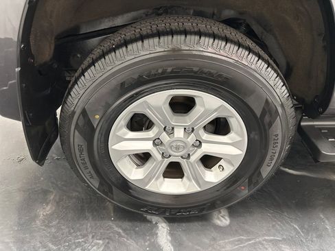 Used 2016 Toyota 4Runner SR5 Premium AWD/4WD image 32