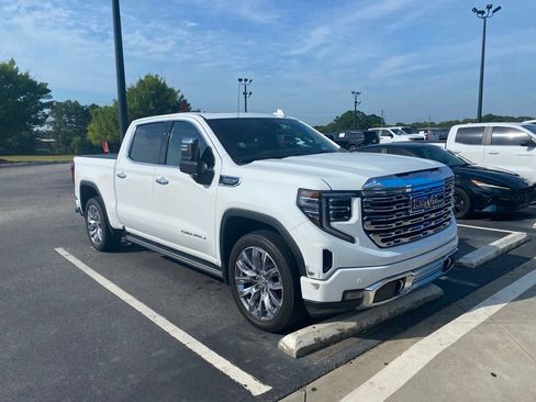 Used 2024 GMC Sierra 1500 Denali w/ Denali Reserve Package AWD/4WD image 3