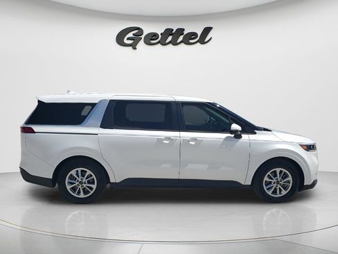 Used 2024 Kia Carnival LX FWD image 4