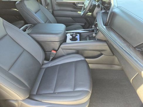 Used 2025 Chevrolet Suburban Z71 w/ Z71 Off-Road Package image 16