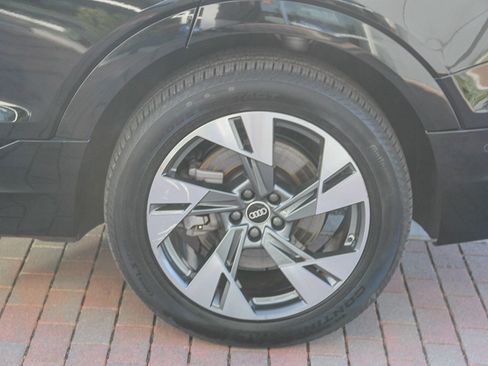 Certified 2022 Audi e-tron Premium w/ Convenience Plus Package image 7