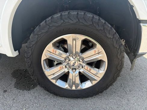 Used 2019 Ford F150 Lariat w/ Equipment Group 502A Luxury AWD/4WD image 14