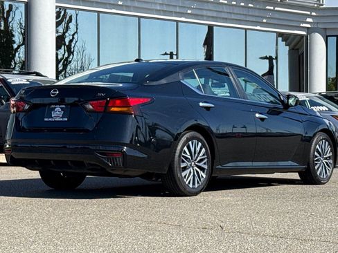 Certified 2024 Nissan Altima 2.5 SV FWD image 5