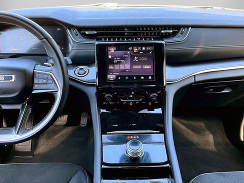 Used 2021 Jeep Grand Cherokee L Laredo RWD image 12