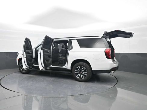 Used 2022 GMC Yukon XL AT4 AWD/4WD image 50